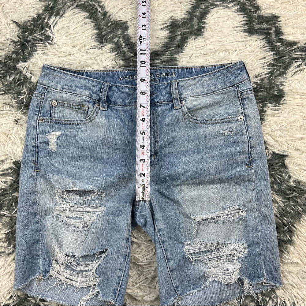 American Eagle Women s Blue Distressed Tomgirl Bermuda Jean Short Size 4 - Picture 6 of 10